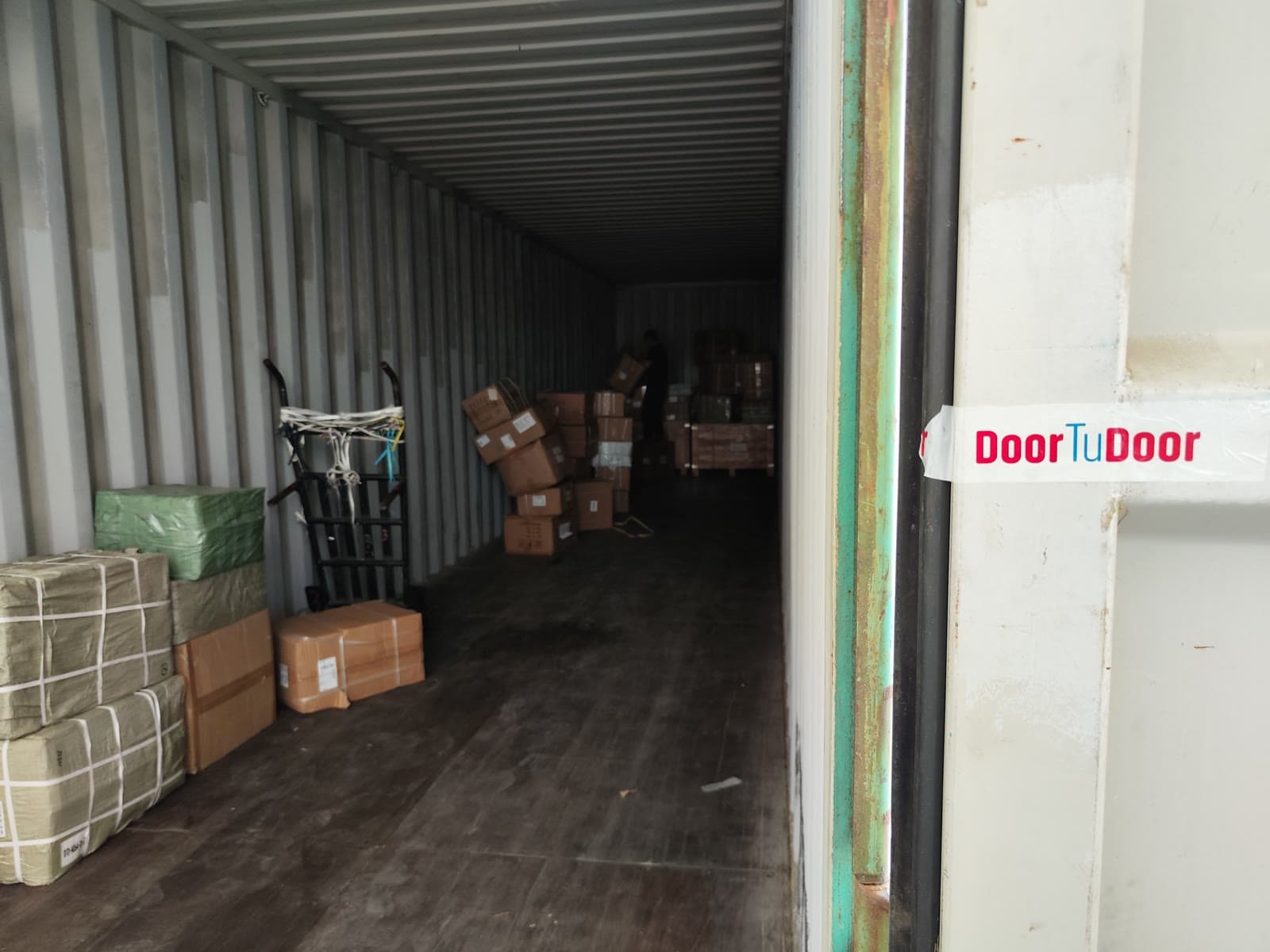 Carga consolidada en el contenedor con el precinto de DTD Cargo en Yiwu, China — envío puerta a puerta a Venezuela